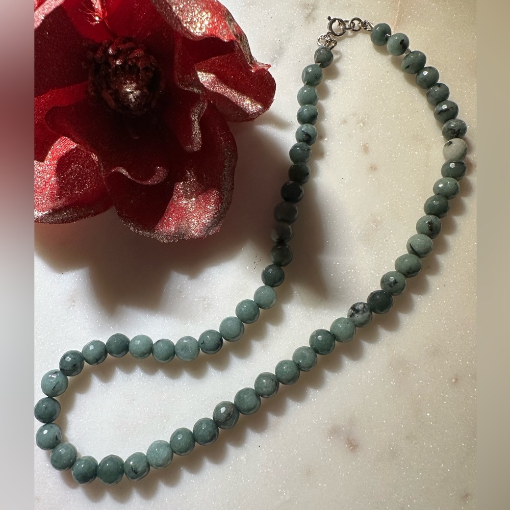 Green rhyolite bead necklace